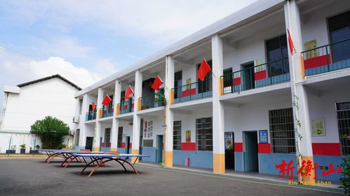 开学第一课 宝米小学师生同动手 点亮最美 洲岛小学