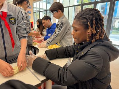 国际文化交流进校园 我校留学生与黄龙第一小学的友谊之桥