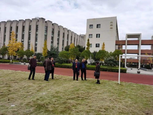 跨越区域交流，共绘智慧教育新篇章——记泗门镇中迎接宁波市智慧校园评审验收